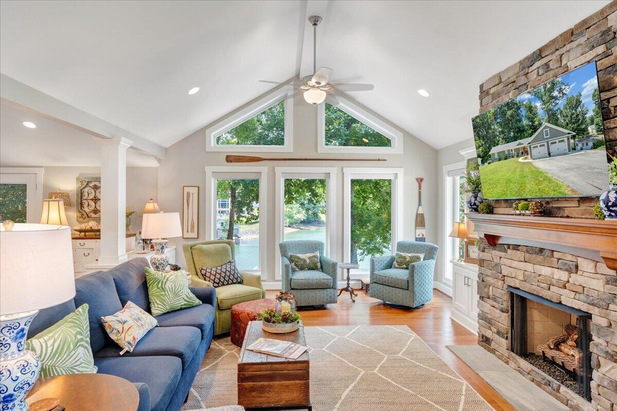 129 Douglas DR