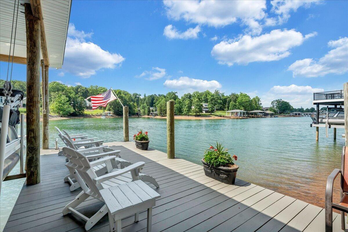 129 Douglas DR