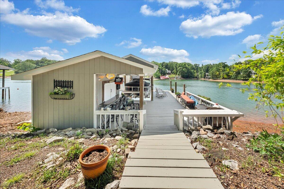 129 Douglas DR