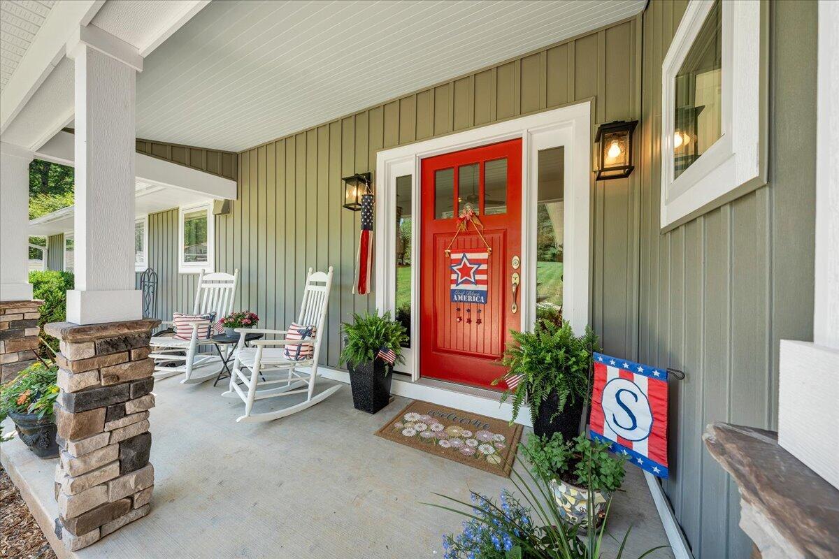 129 Douglas DR