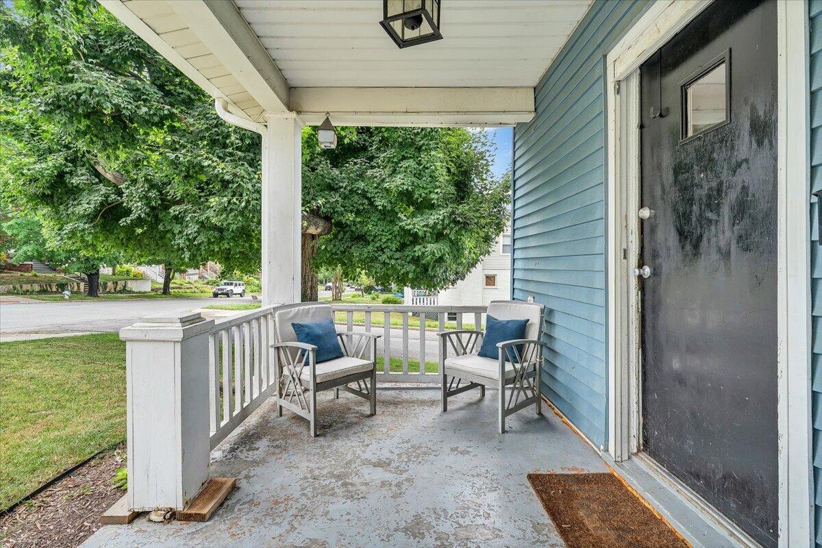 1002 Howbert AVE SW
