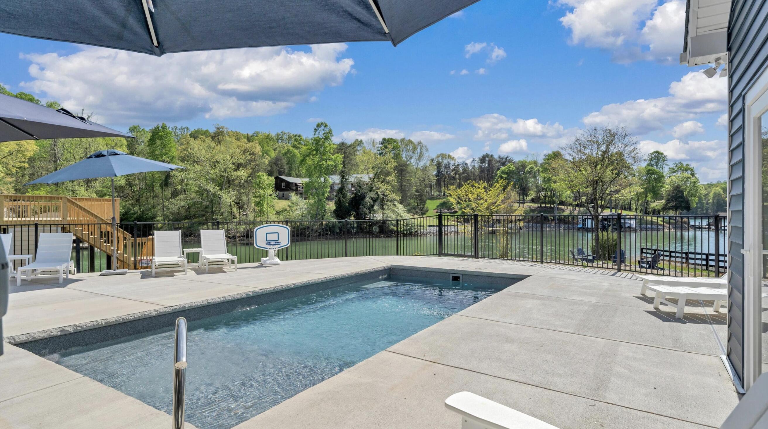 2937 Blount DR