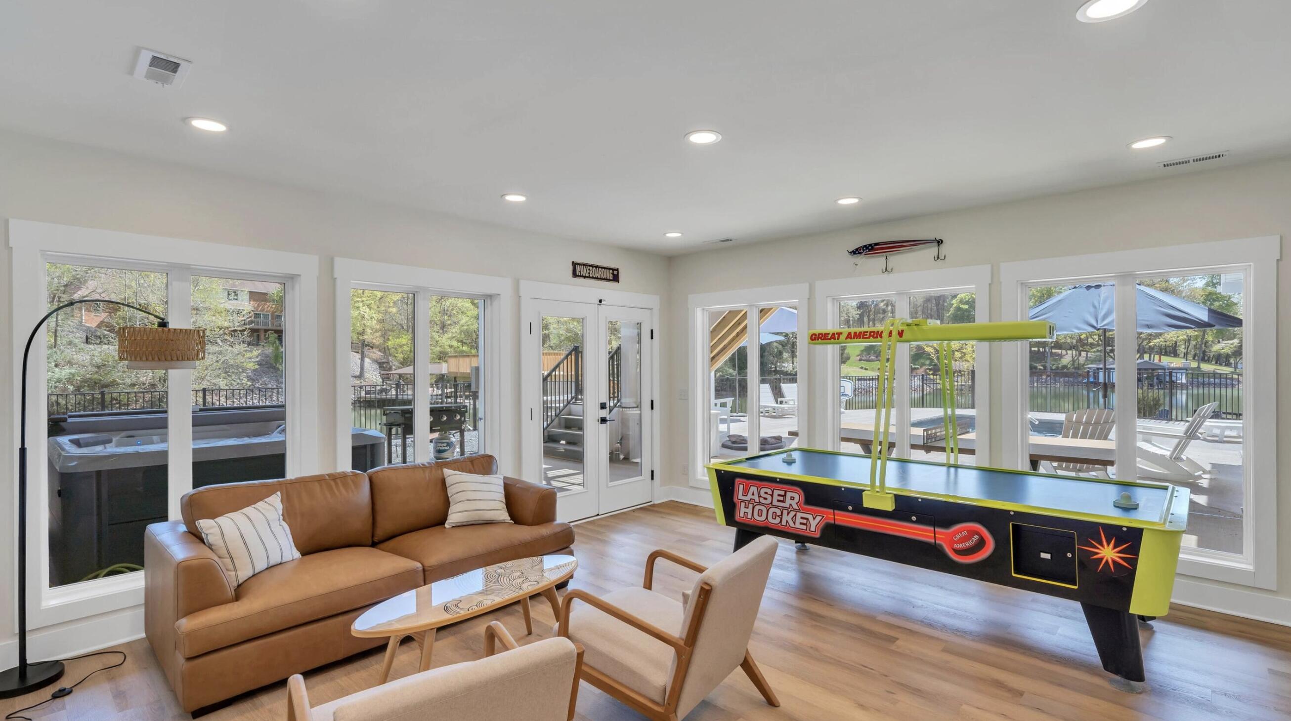 2937 Blount DR