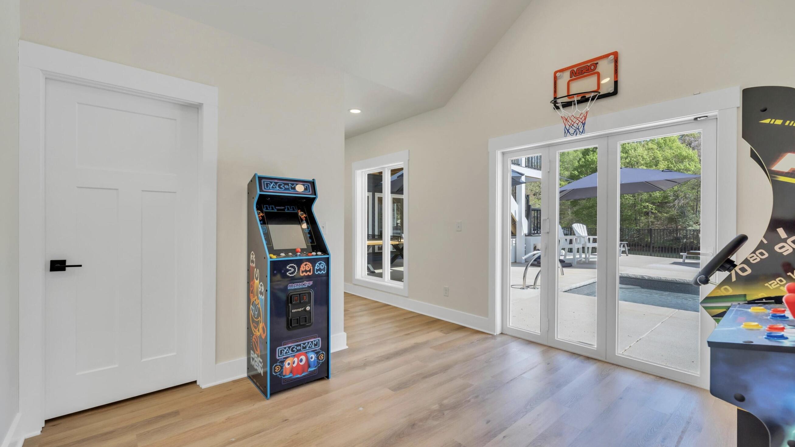 2937 Blount DR