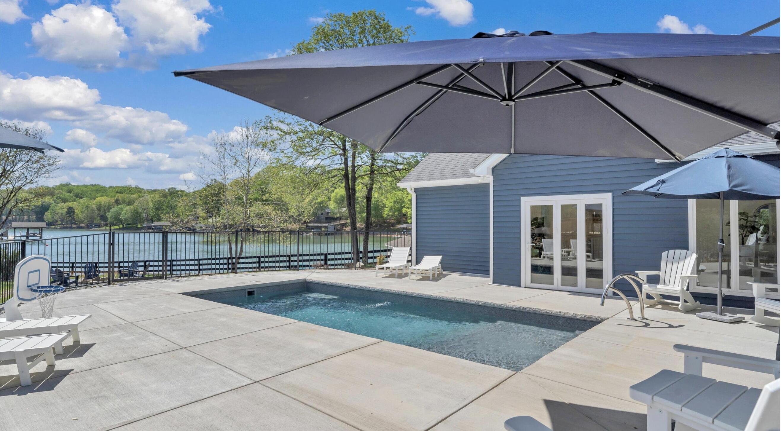 2937 Blount DR