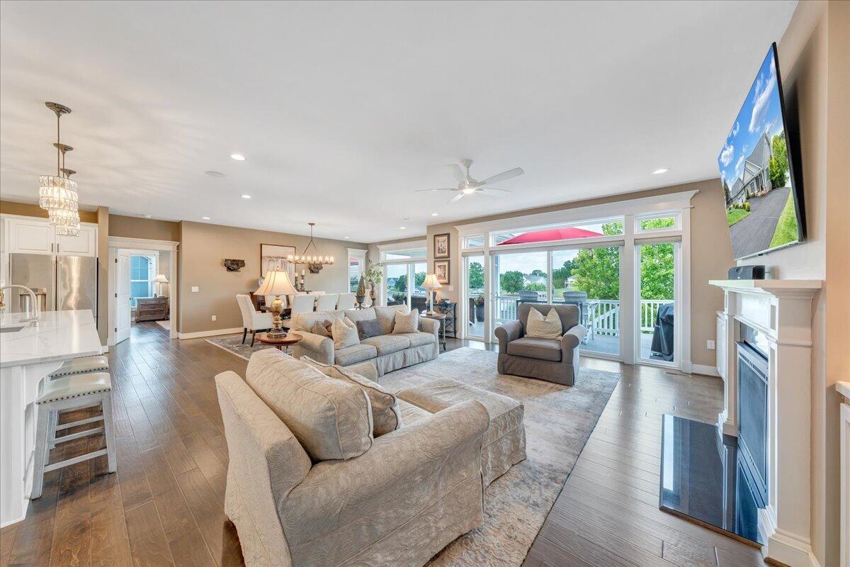 290 Sunset Pointe DR