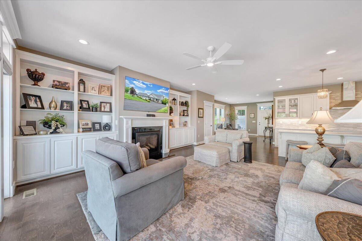 290 Sunset Pointe DR