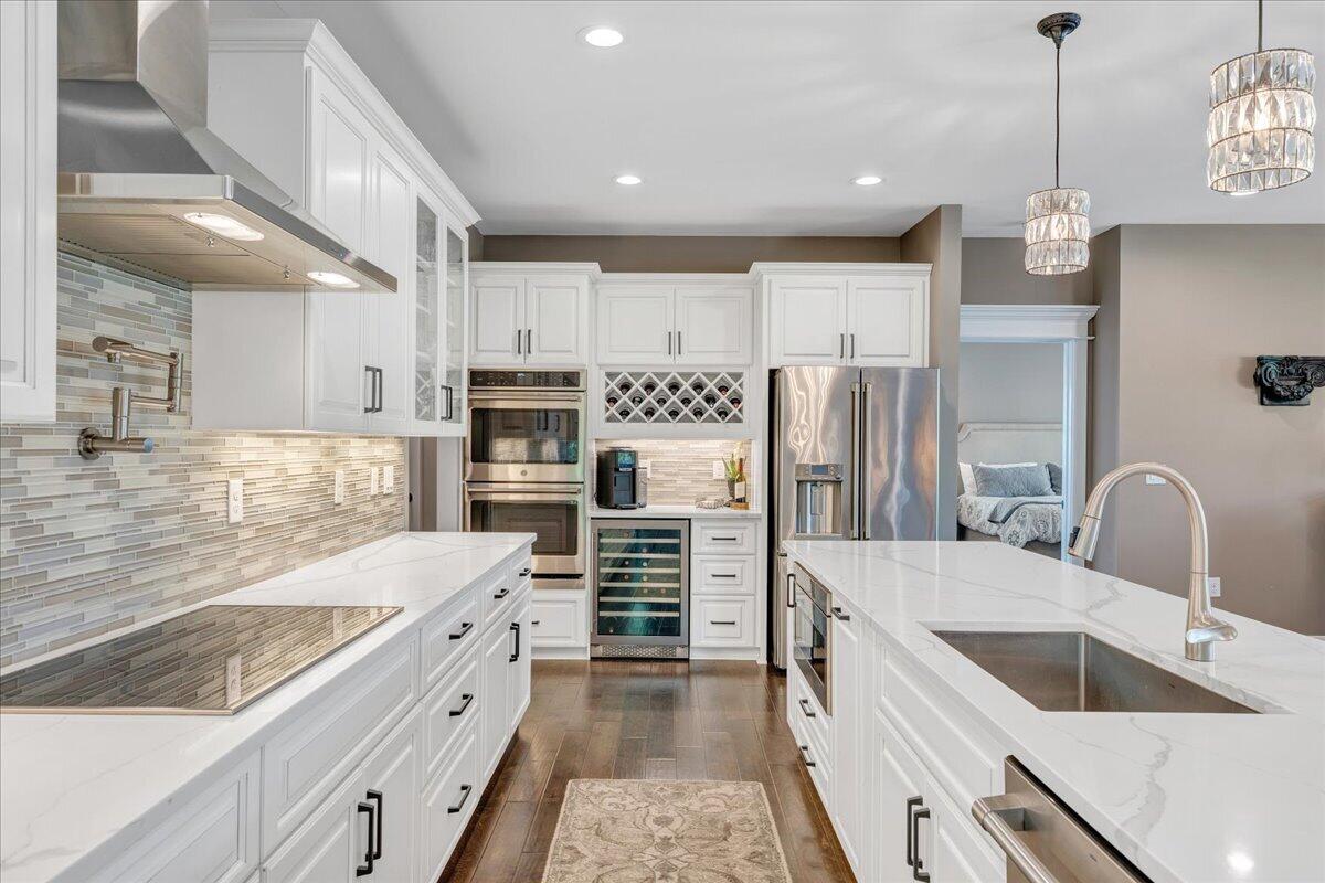 290 Sunset Pointe DR