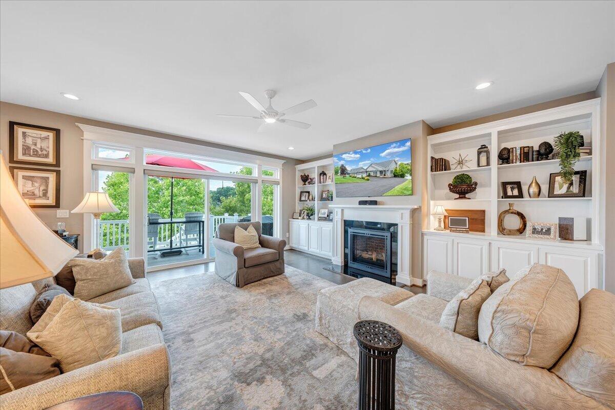 290 Sunset Pointe DR