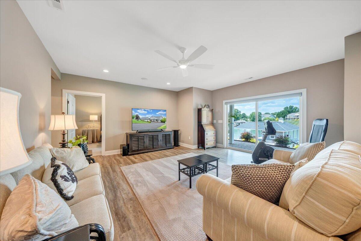 290 Sunset Pointe DR