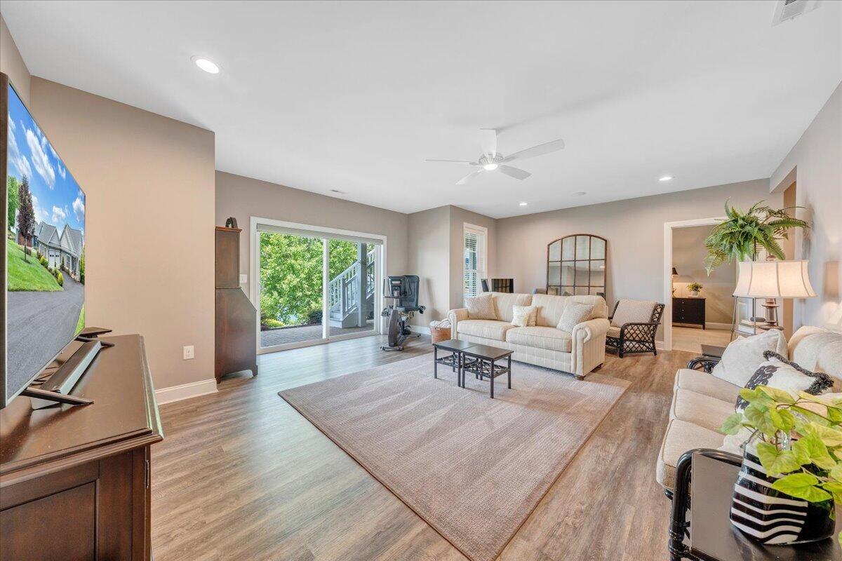 290 Sunset Pointe DR