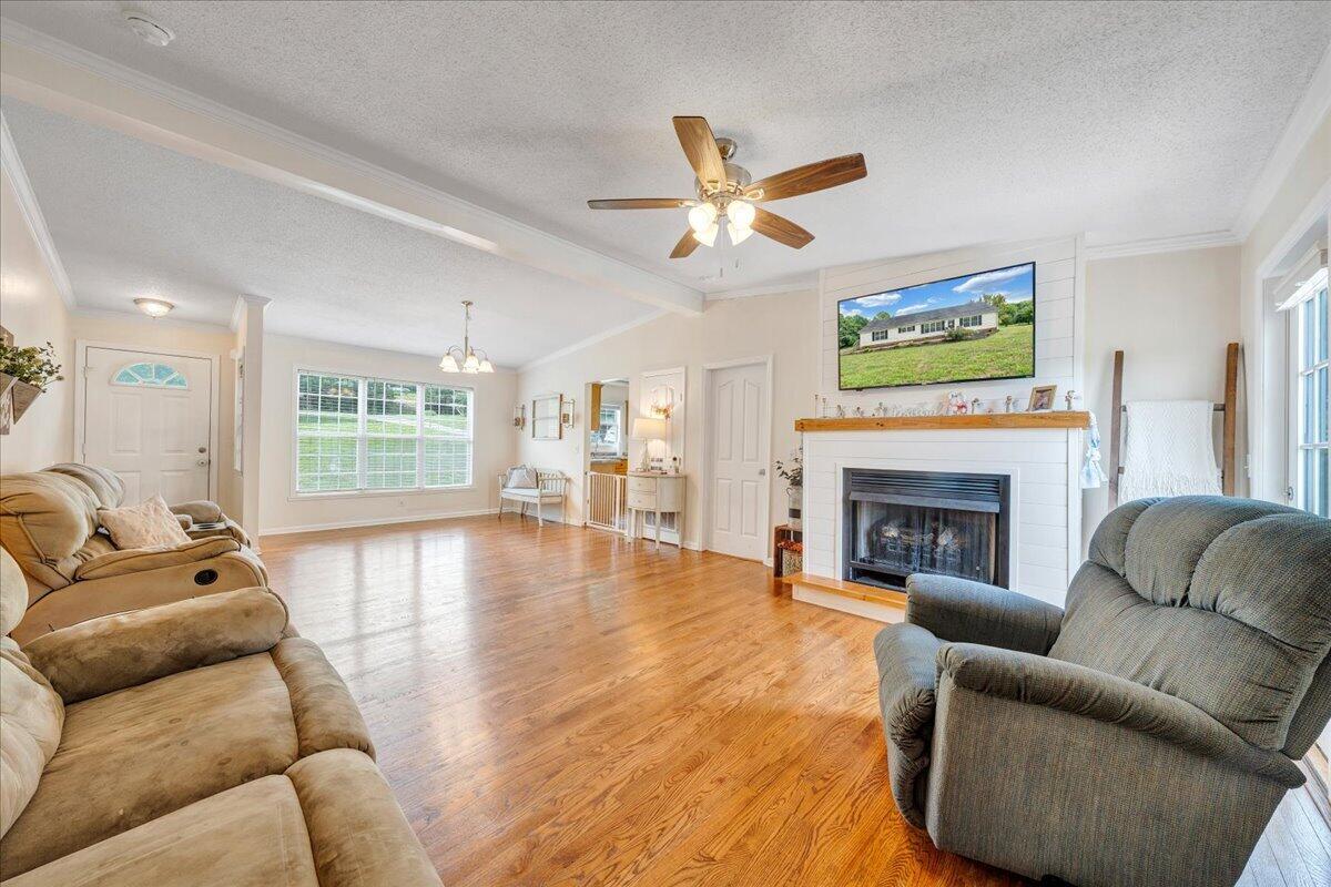 1064 Lipscomb RD