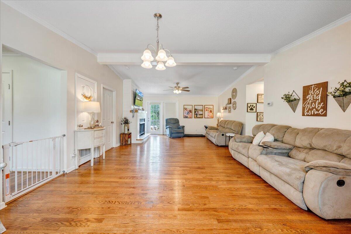 1064 Lipscomb RD