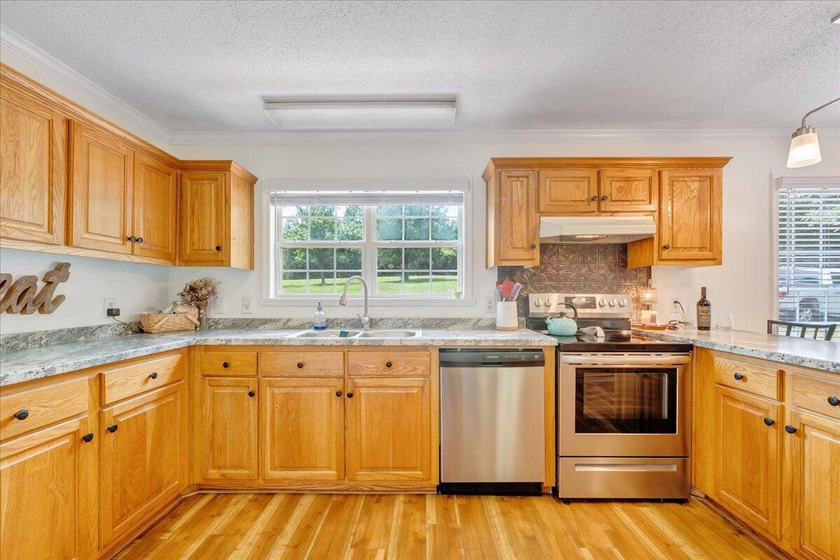 1064 Lipscomb RD