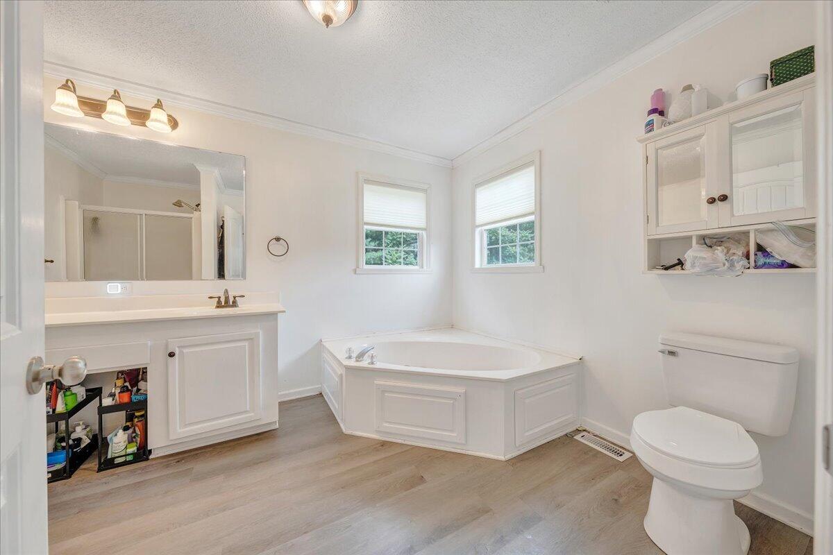 1064 Lipscomb RD