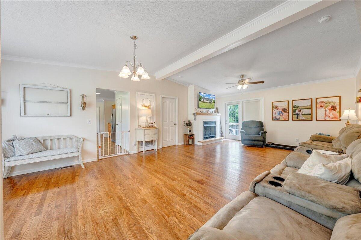 1064 Lipscomb RD
