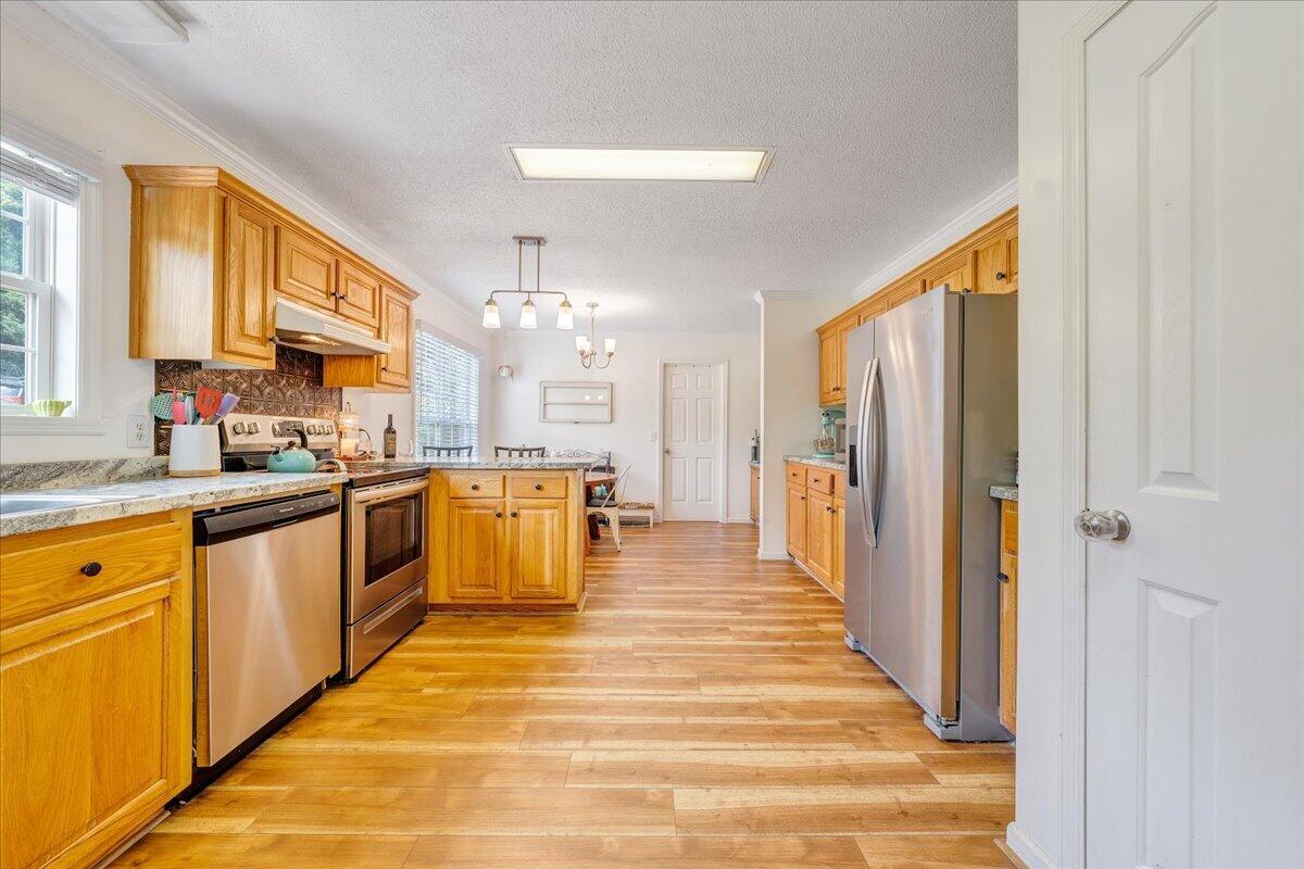 1064 Lipscomb RD