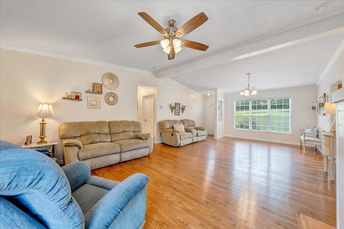 1064 Lipscomb RD