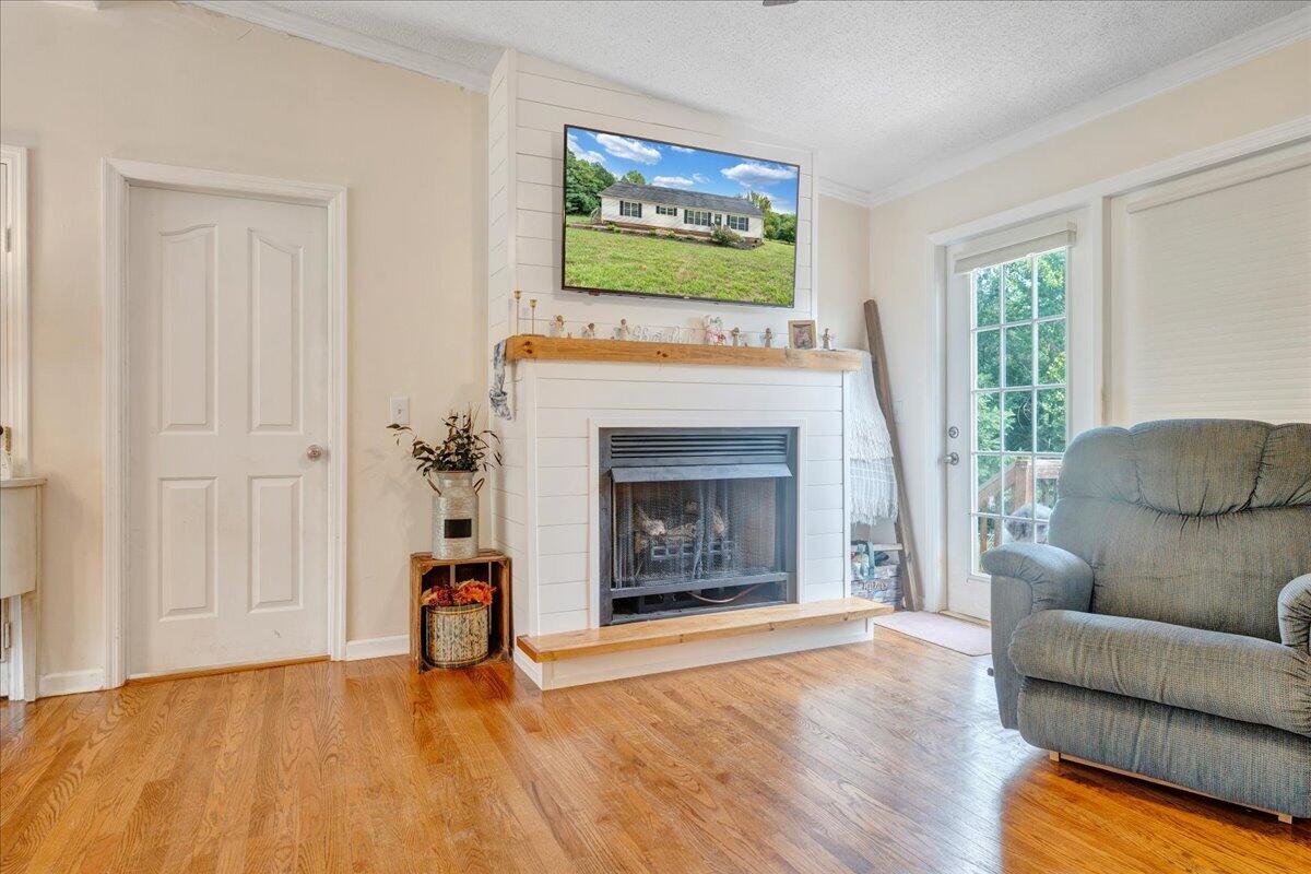 1064 Lipscomb RD