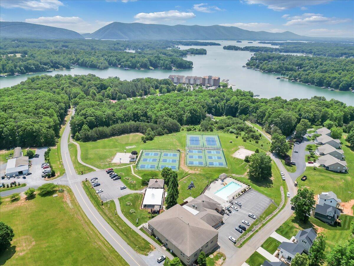 1119 Parkhall RD
