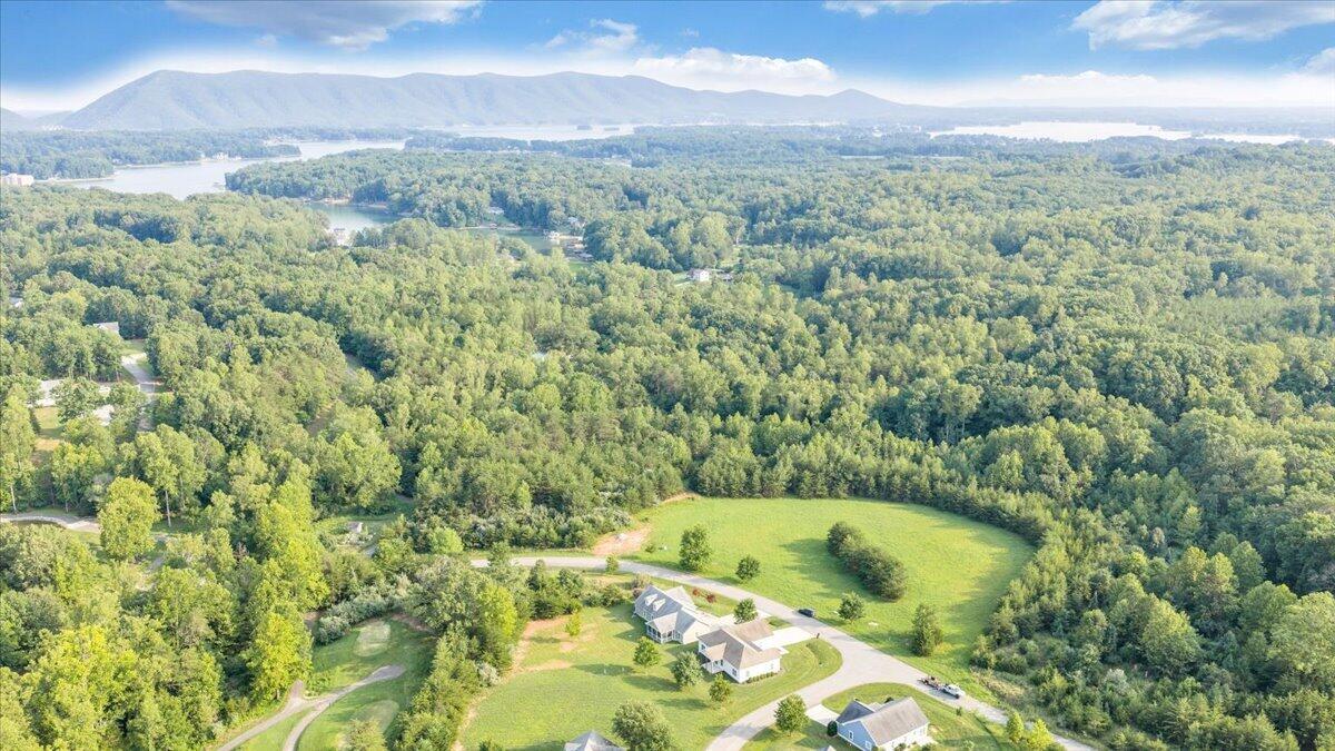 1119 Parkhall RD