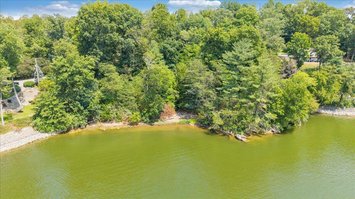 6325 Horseshoe Bend RD