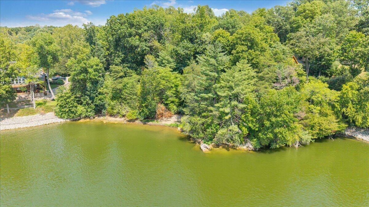 6325 Horseshoe Bend RD