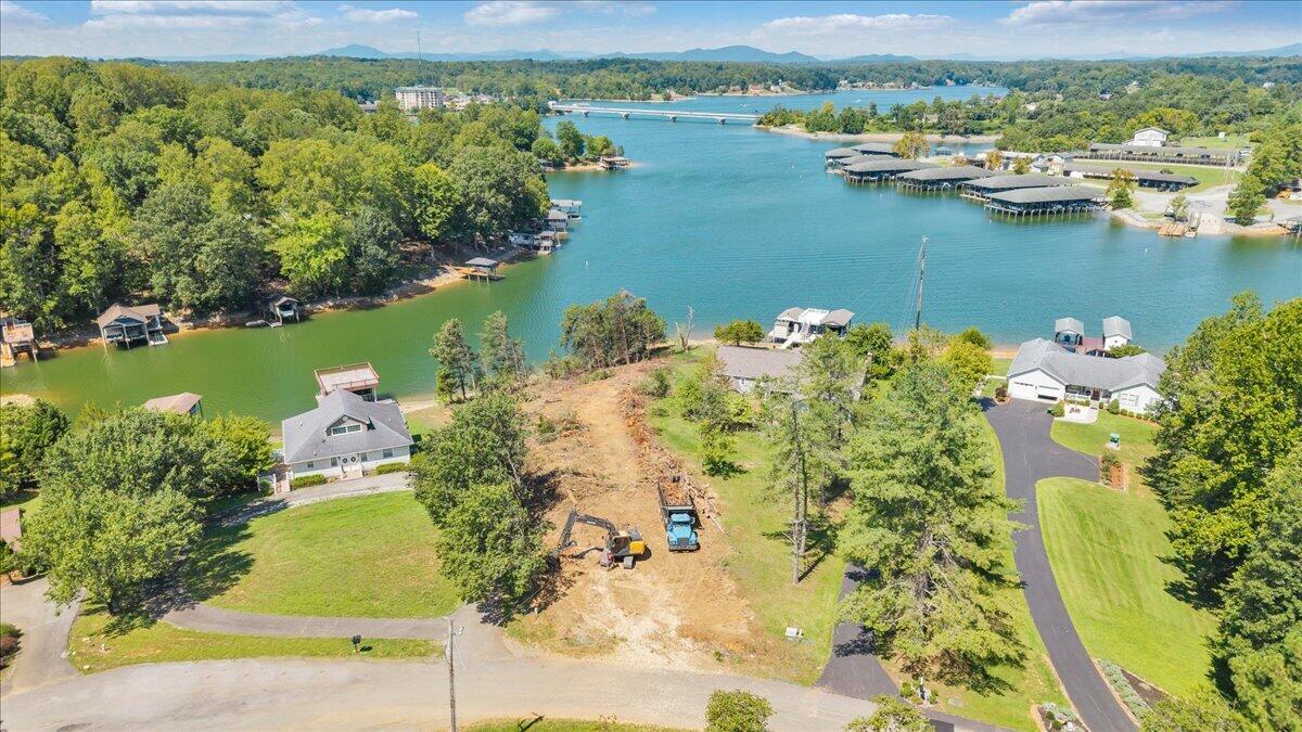 131 Oak Hollow RD