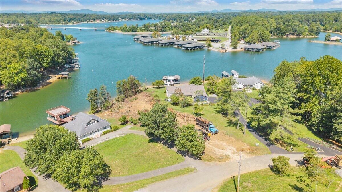 131 Oak Hollow RD