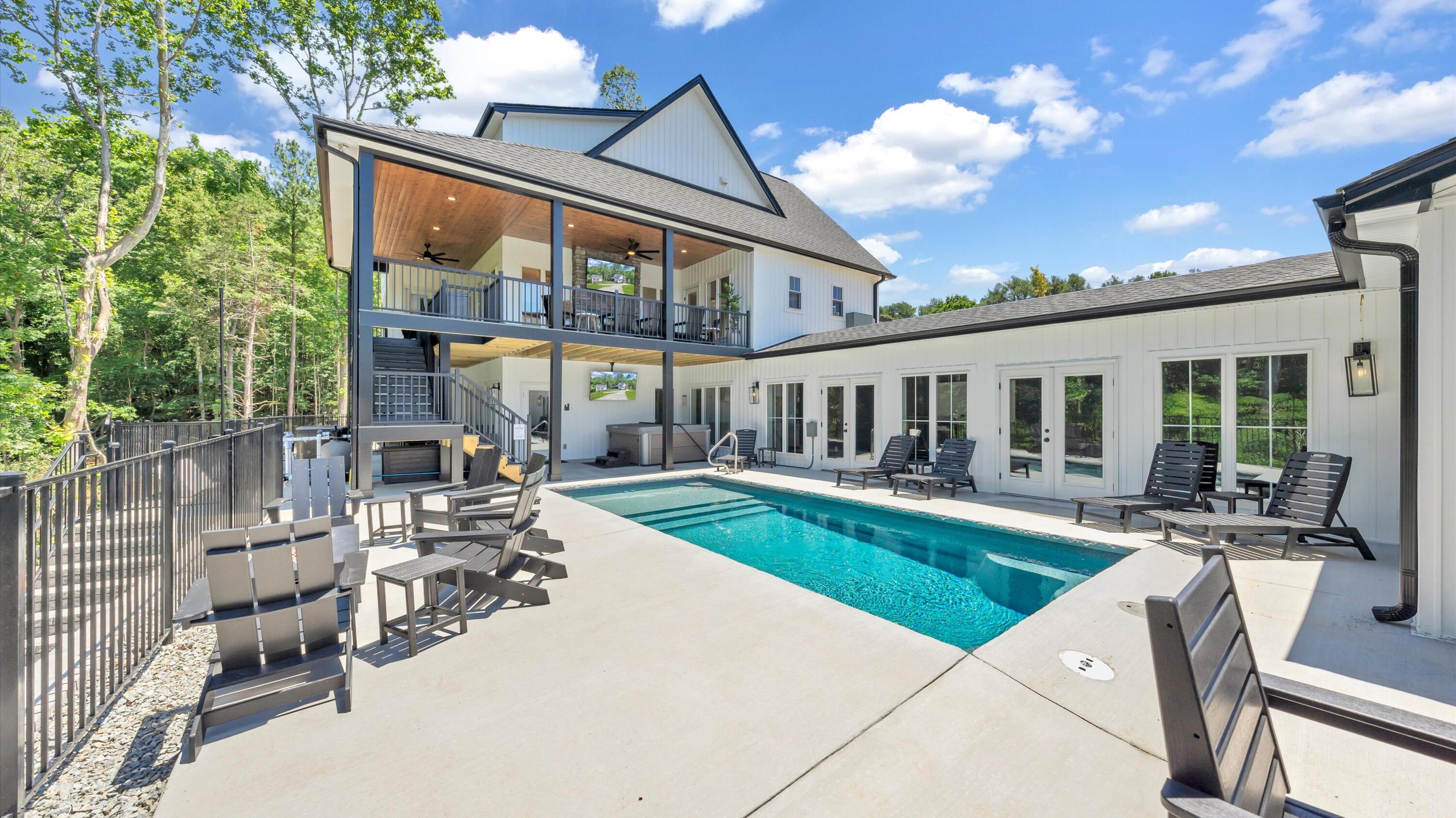 131 Oak Hollow RD
