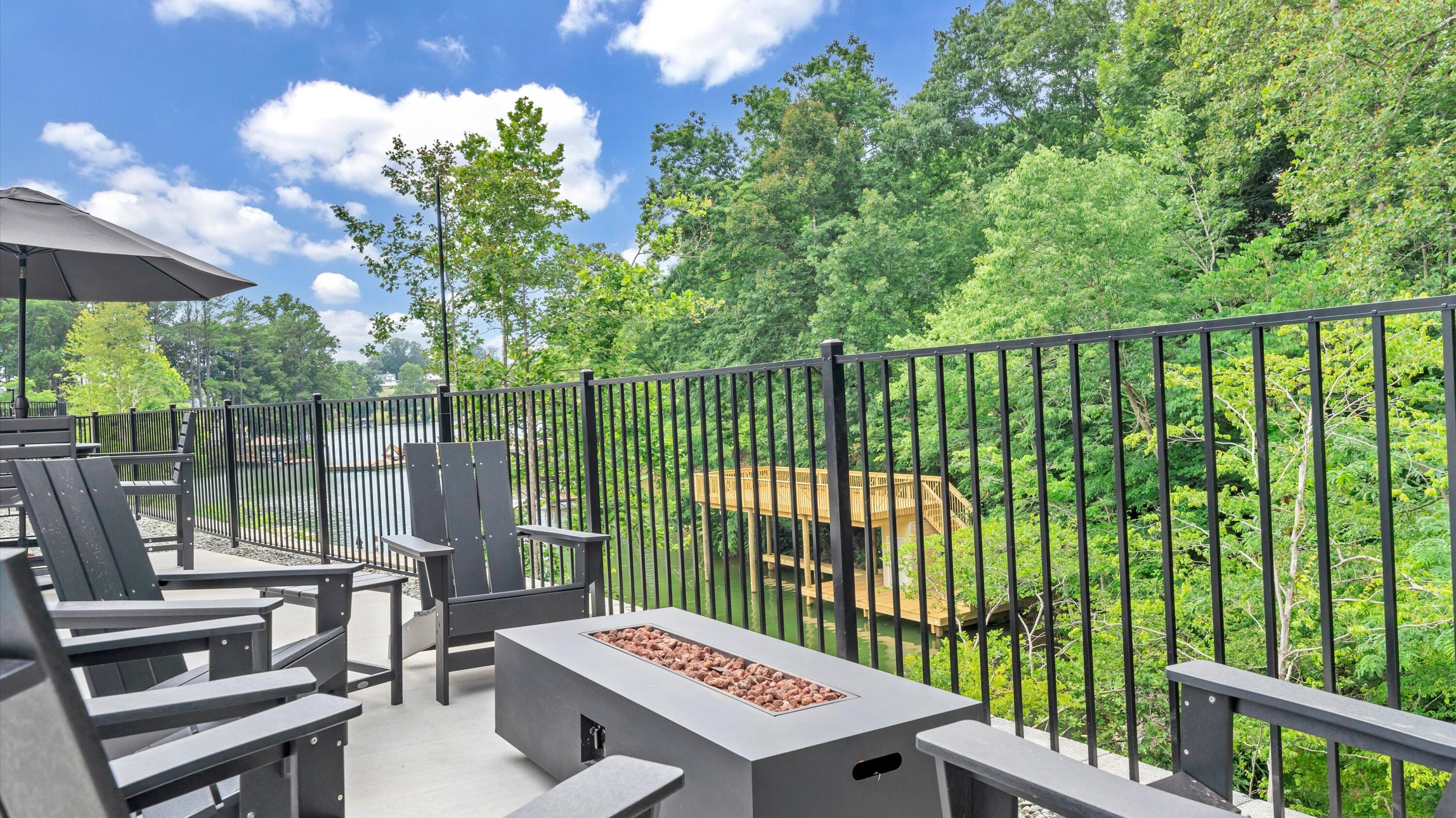 131 Oak Hollow RD