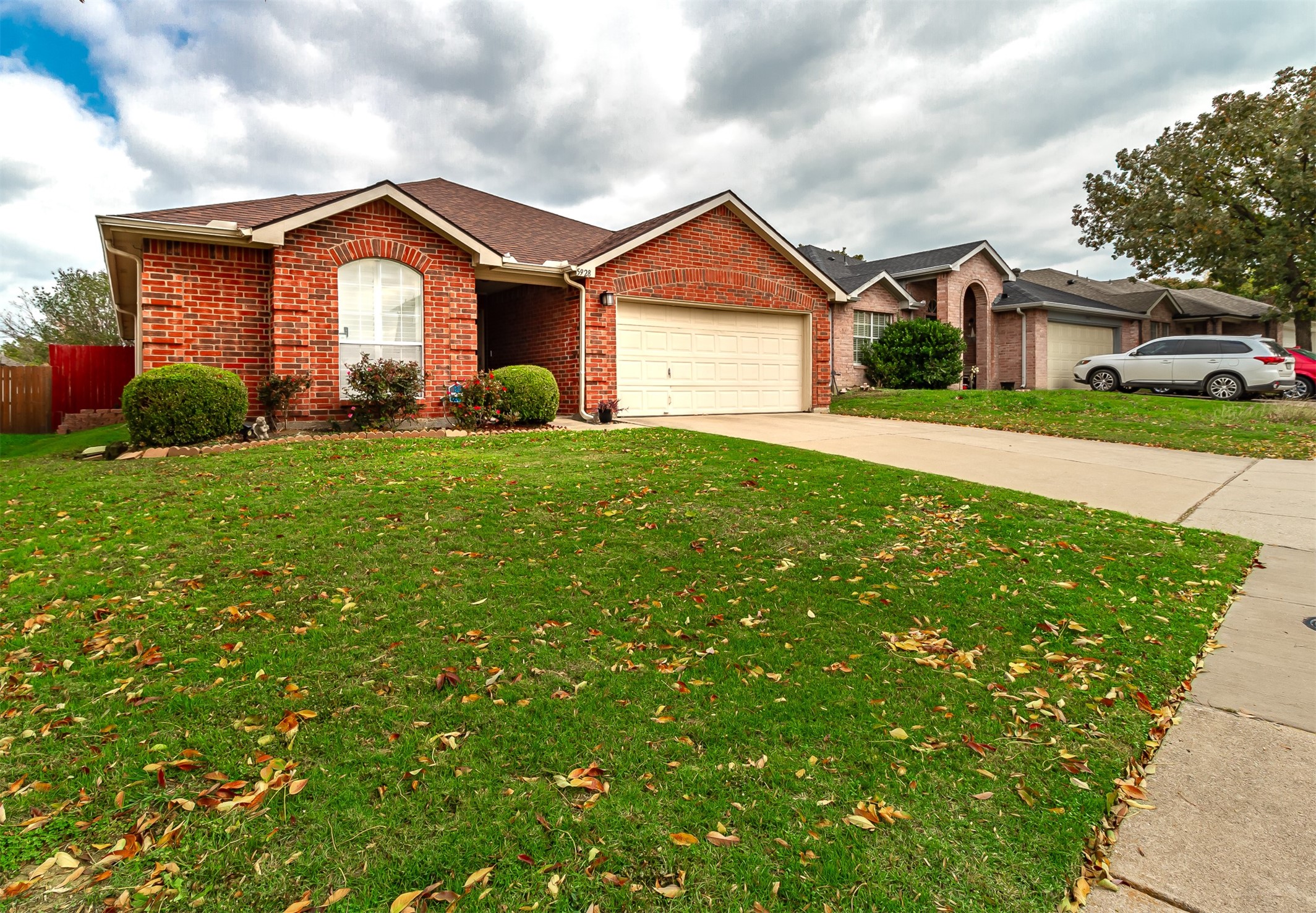 5928 Fox Point Trail