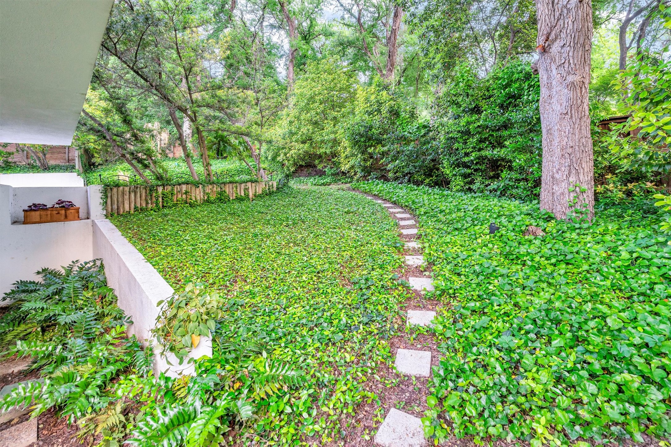 3855 Bellaire Drive S