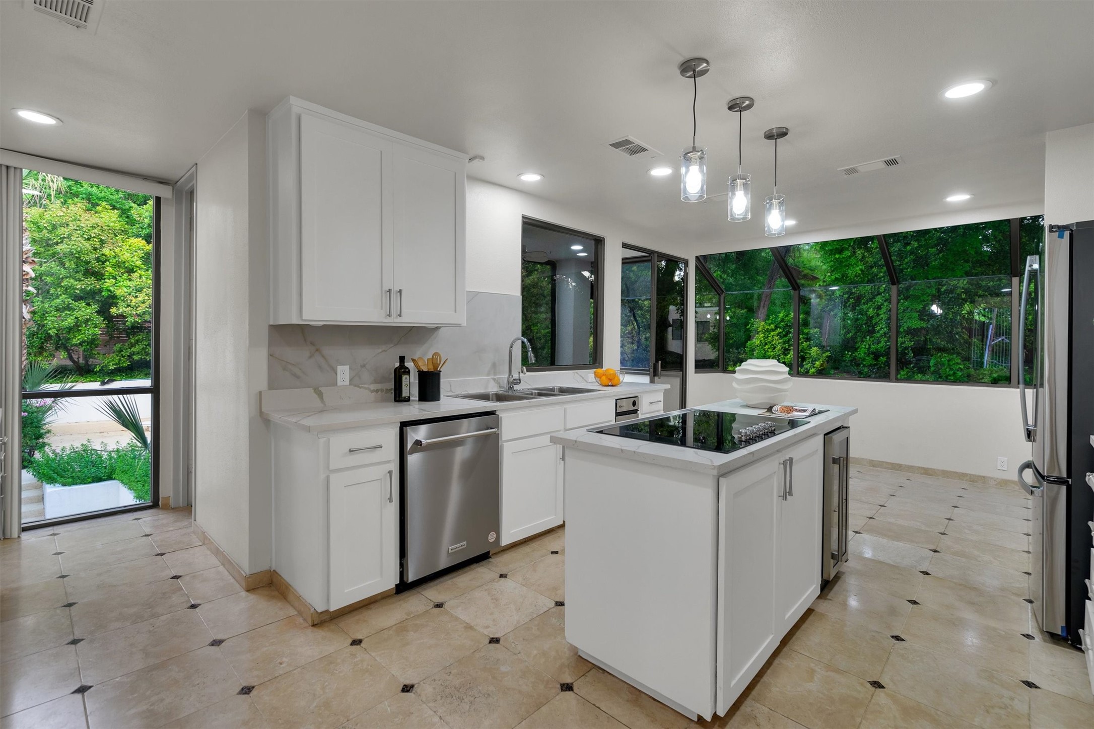 3855 Bellaire Drive S