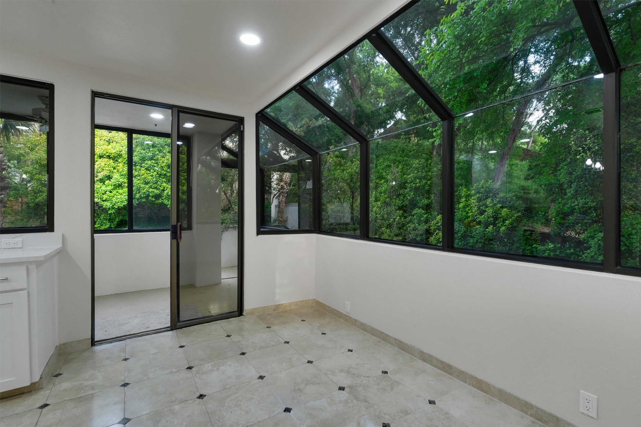 3855 Bellaire Drive S