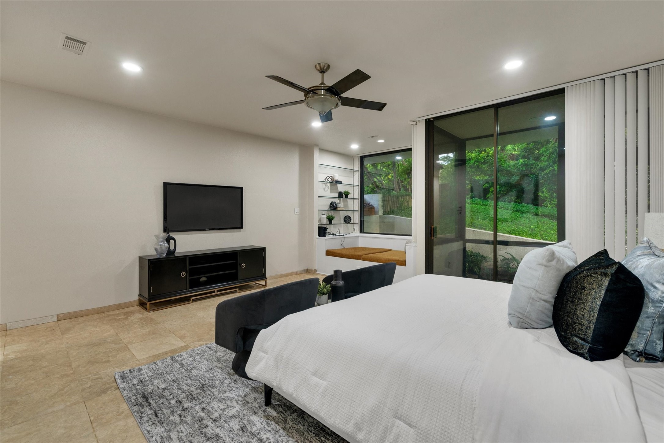 3855 Bellaire Drive S