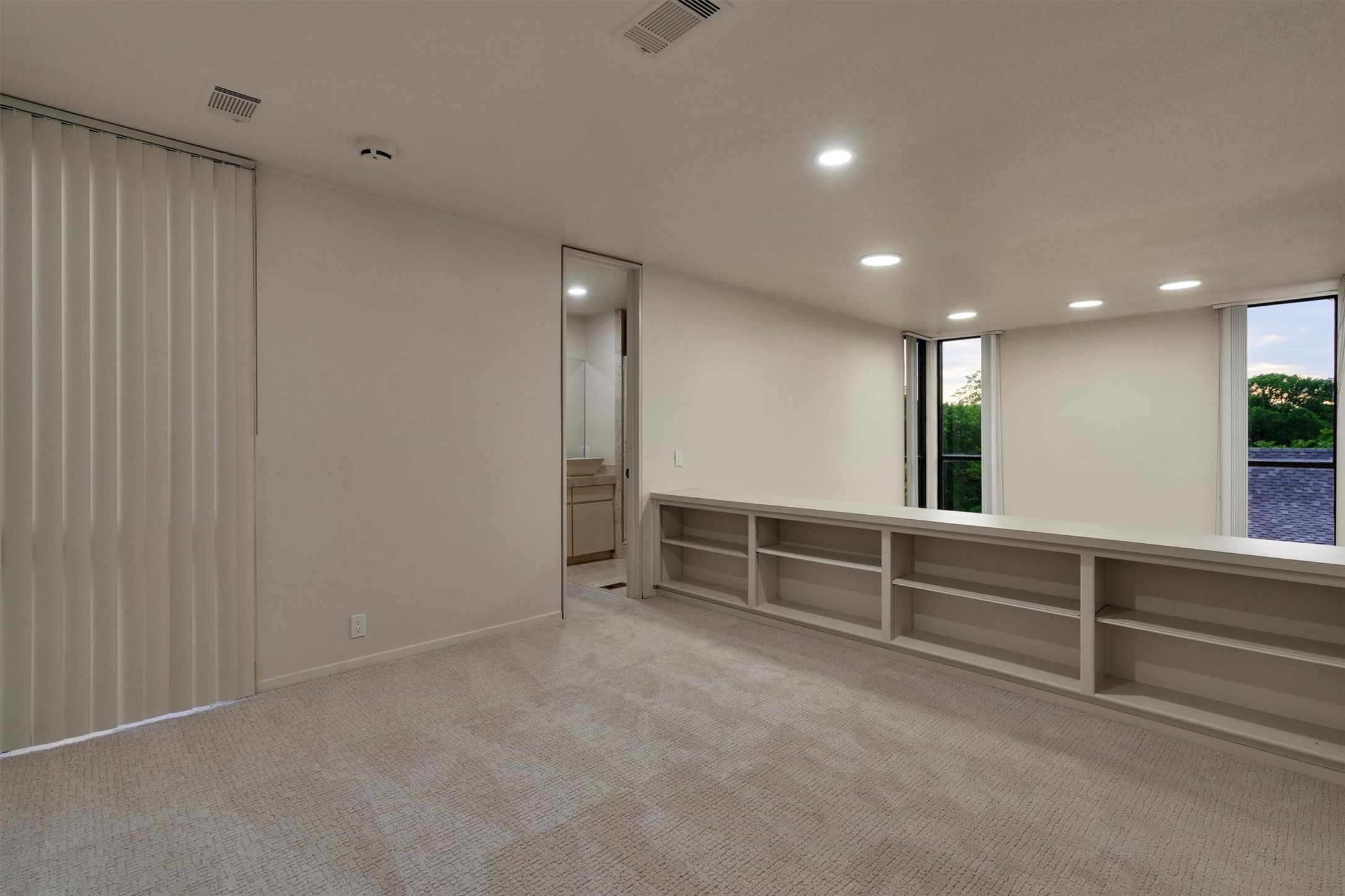 3855 Bellaire Drive S