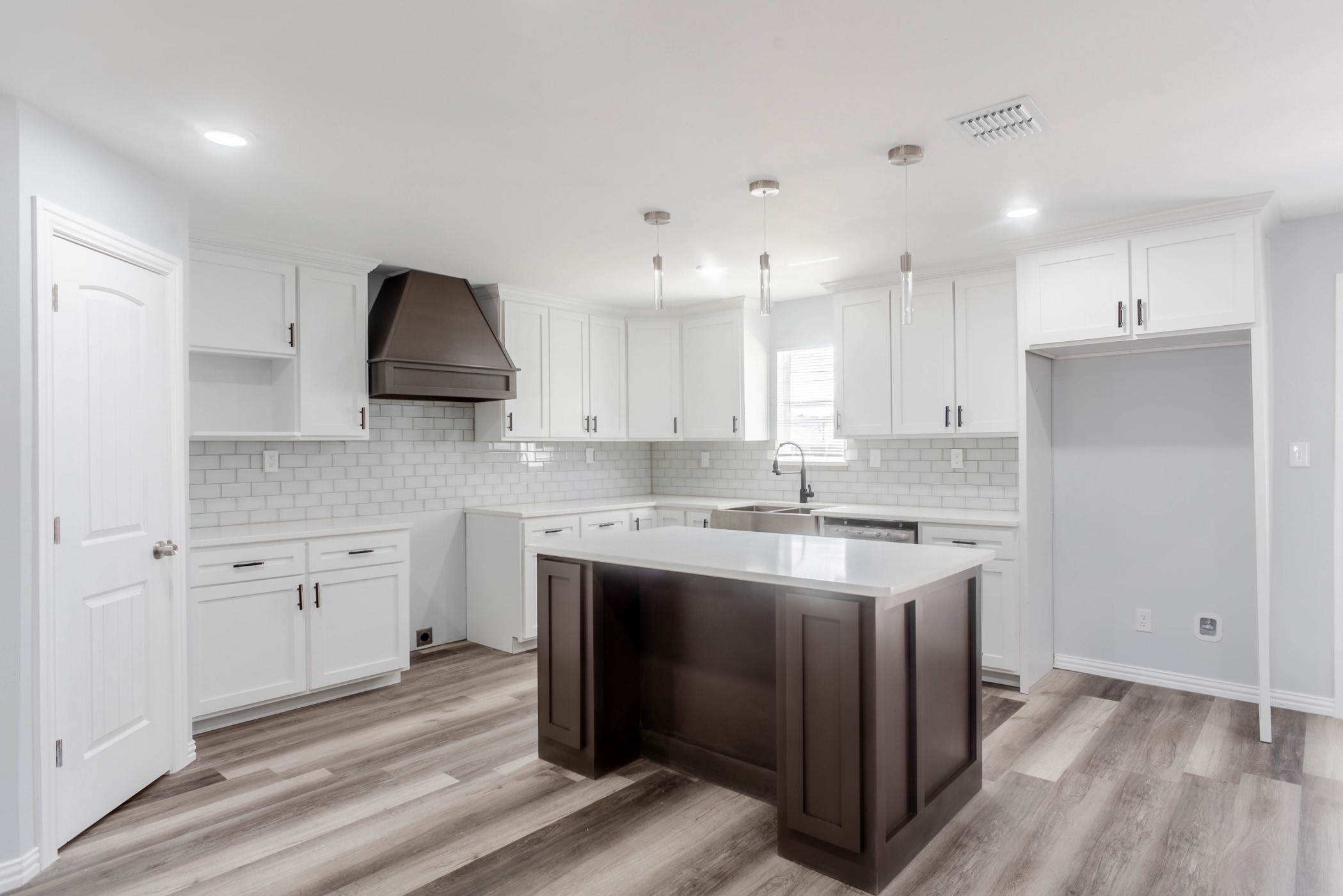 3719 Washington Trail