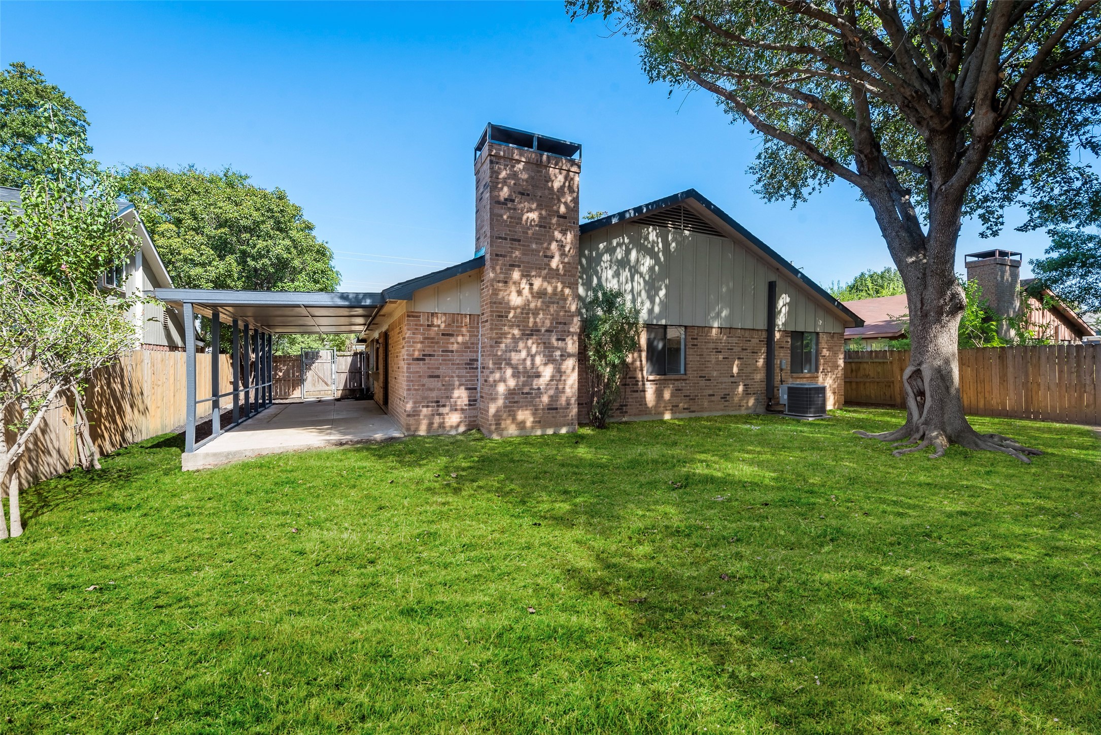 3212 Redwood Street