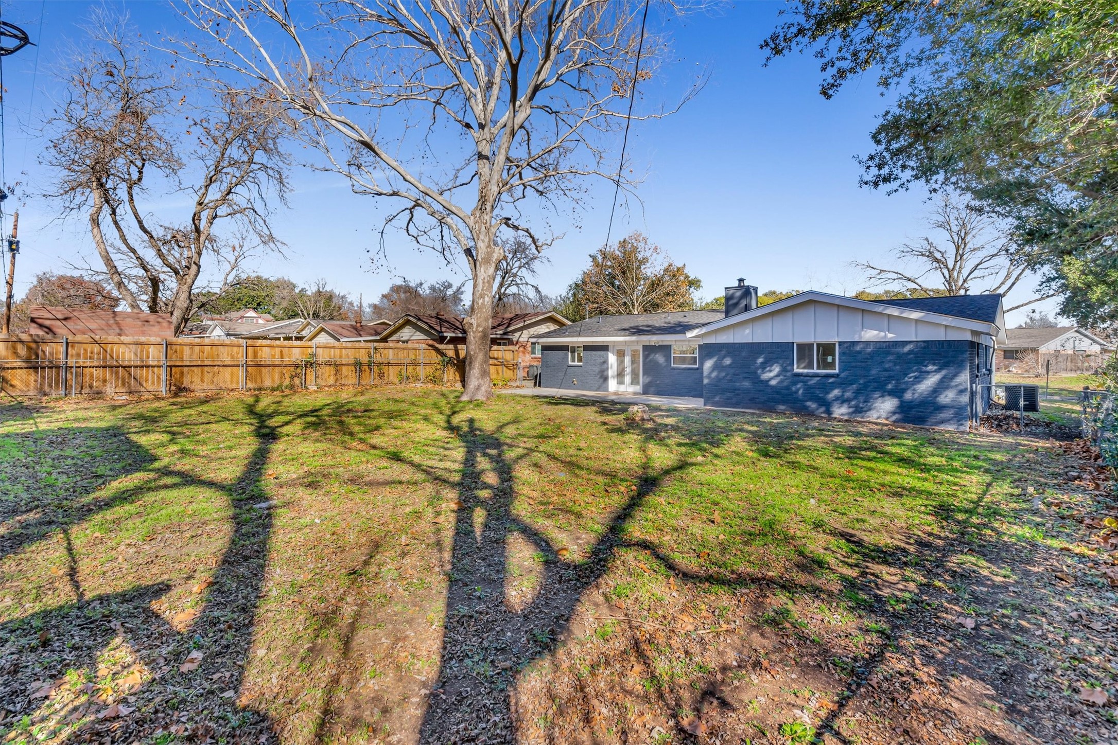 1208 Cozby Street S