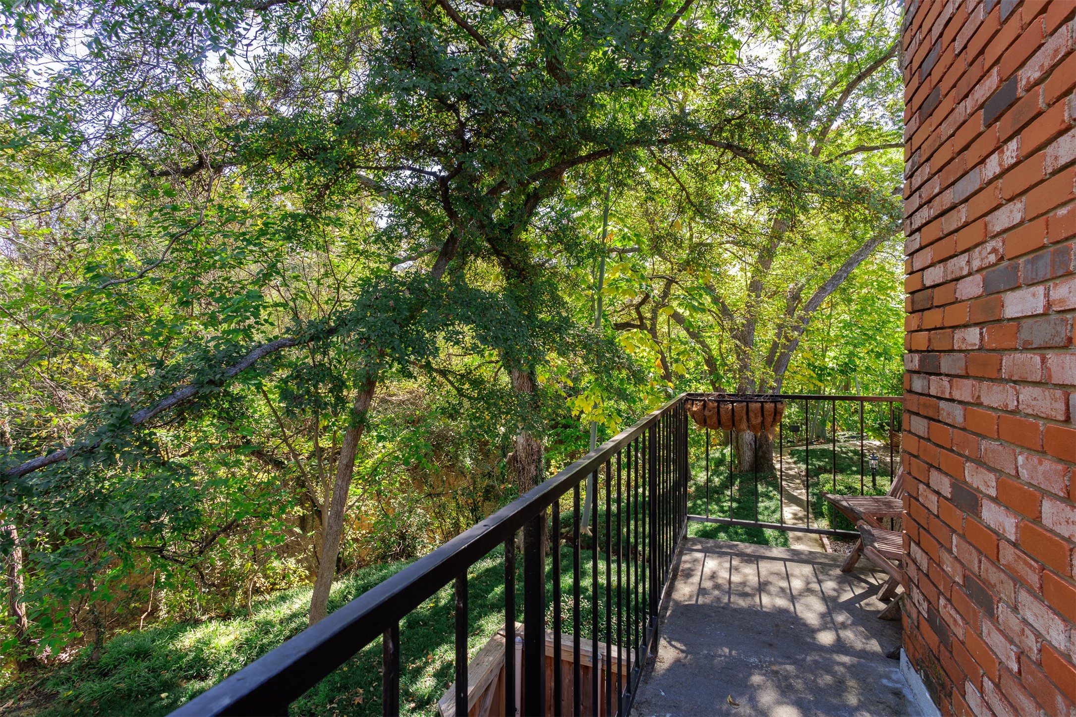 1389 Roaring Springs Road