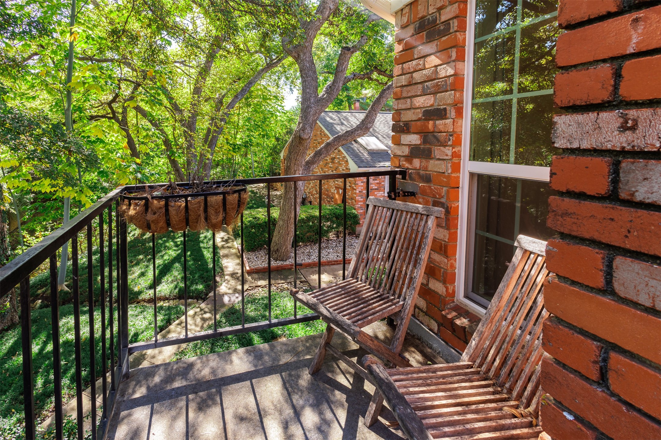1389 Roaring Springs Road