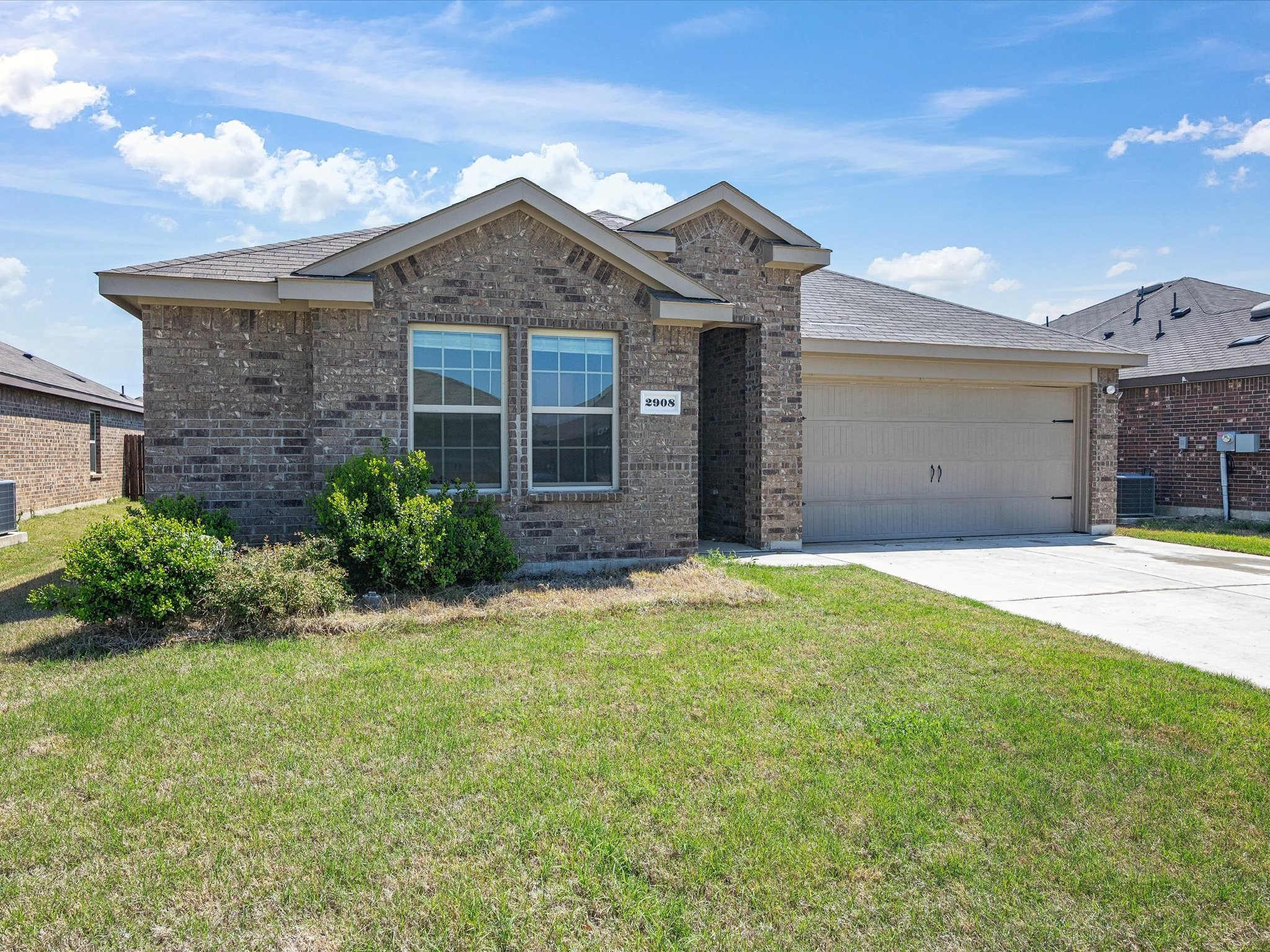2908 Royal Acres