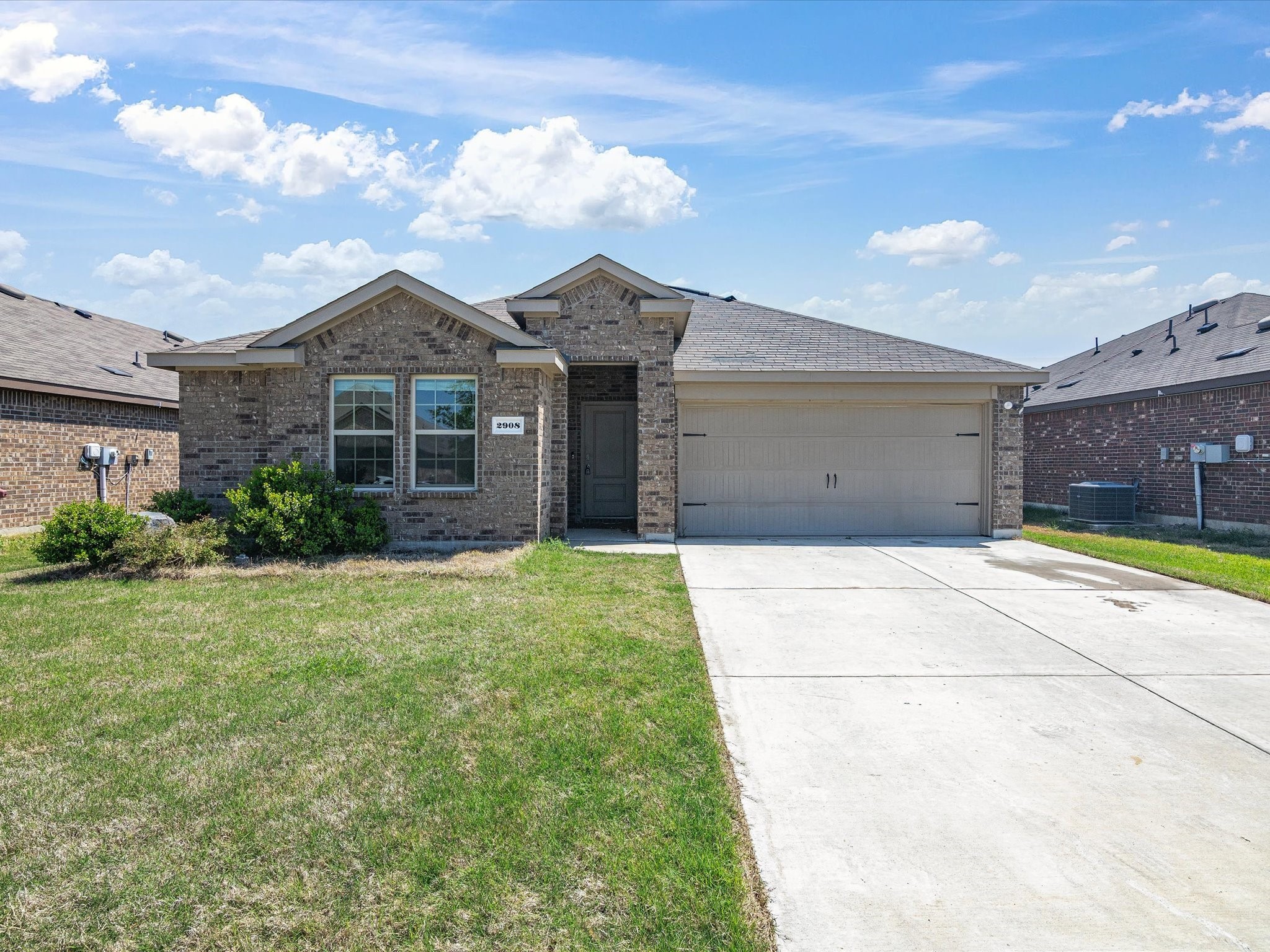 2908 Royal Acres