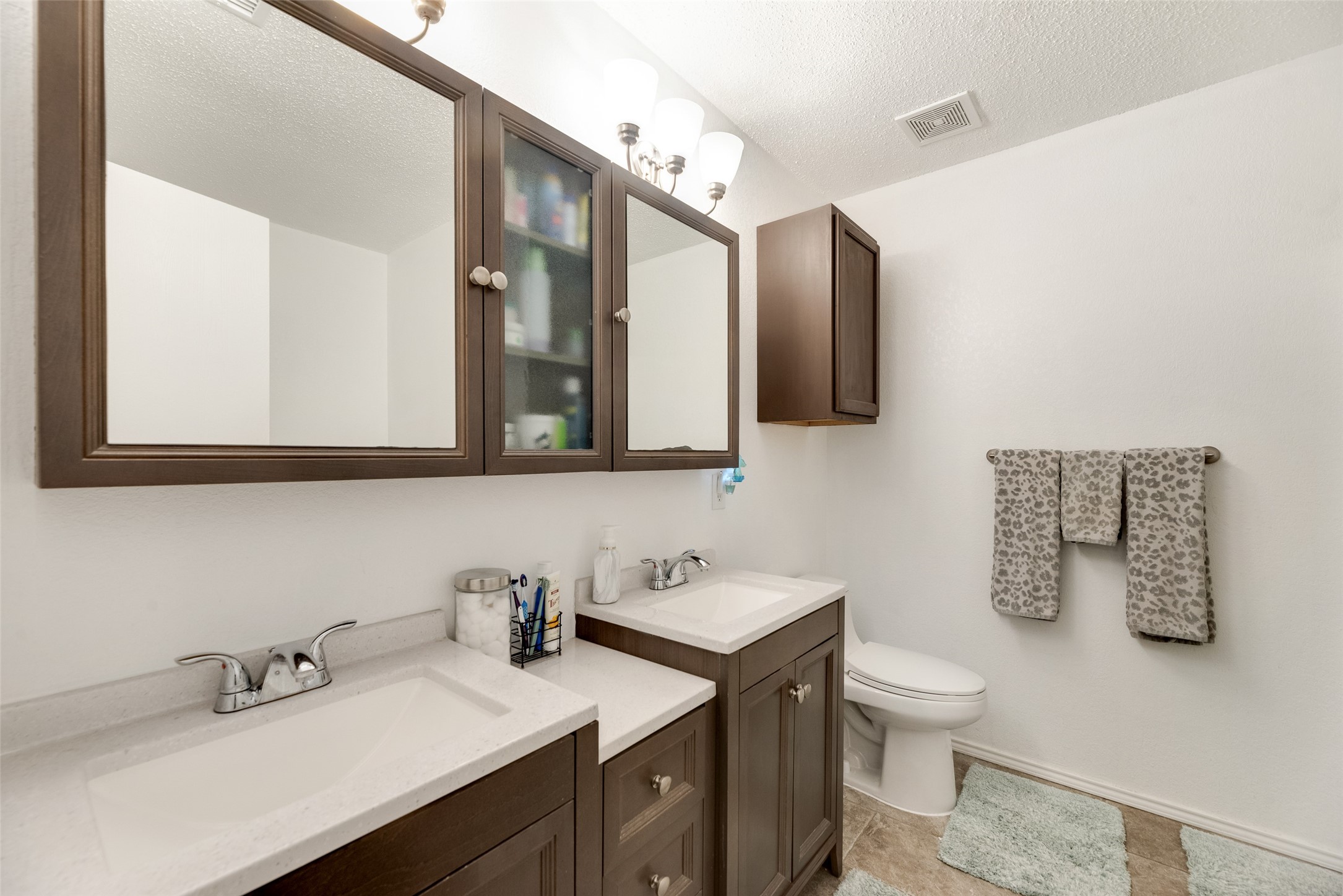 5600 Camarillo Drive