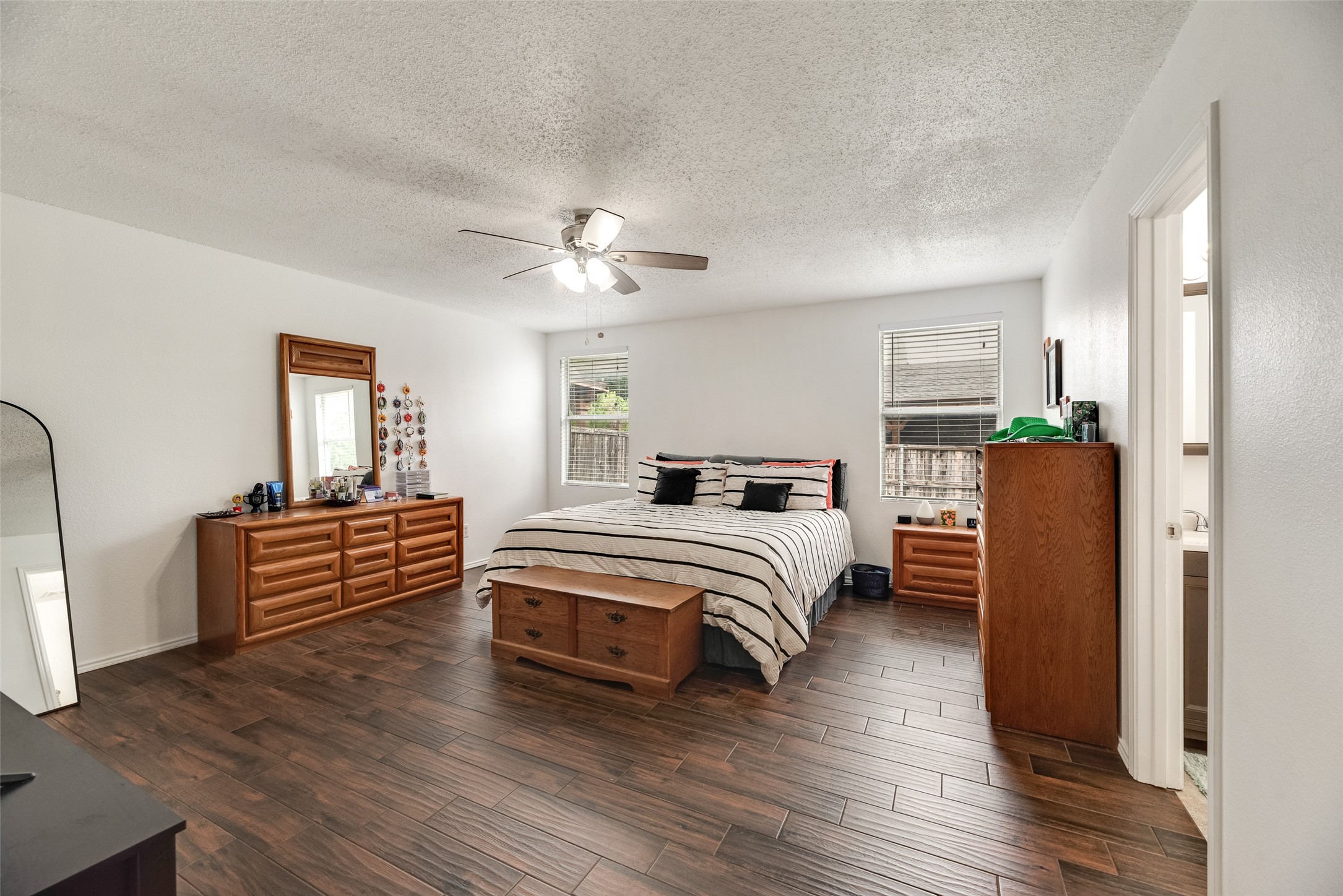 5600 Camarillo Drive