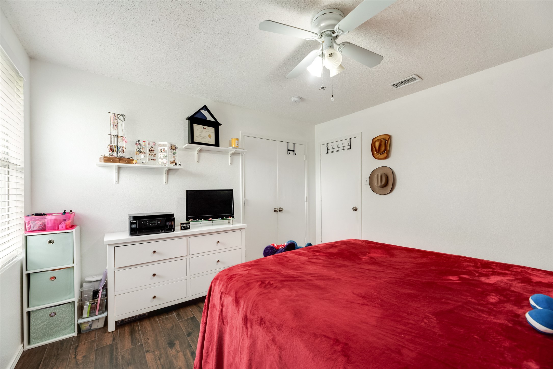 5600 Camarillo Drive