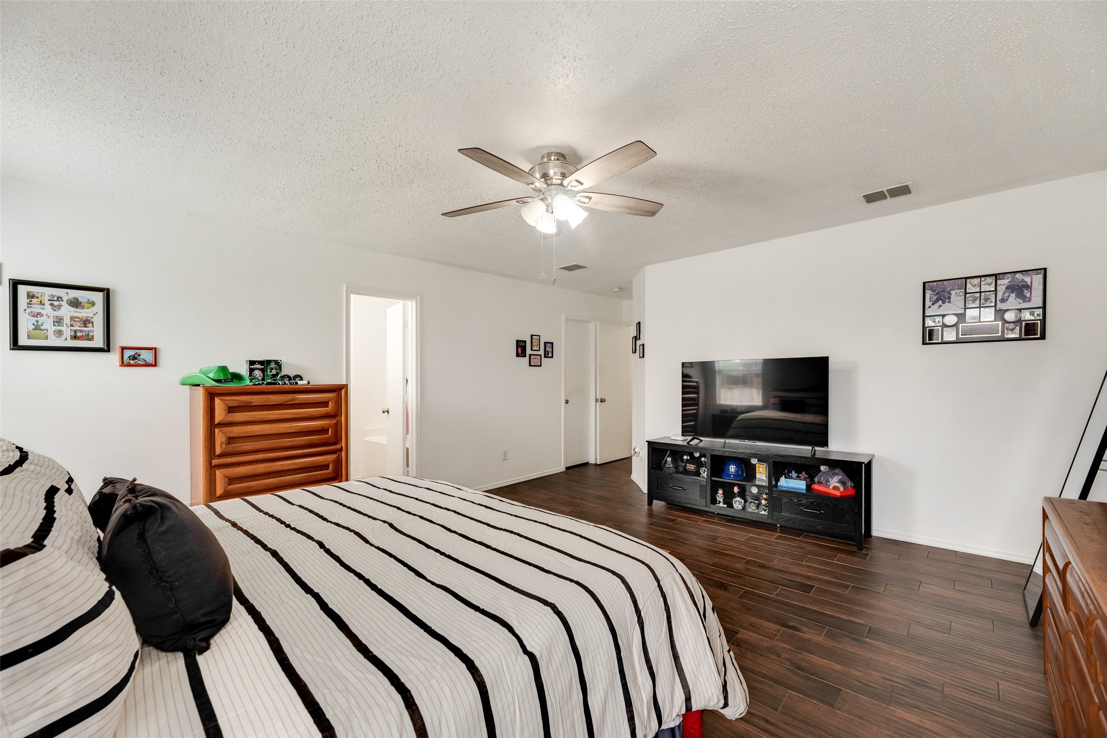 5600 Camarillo Drive