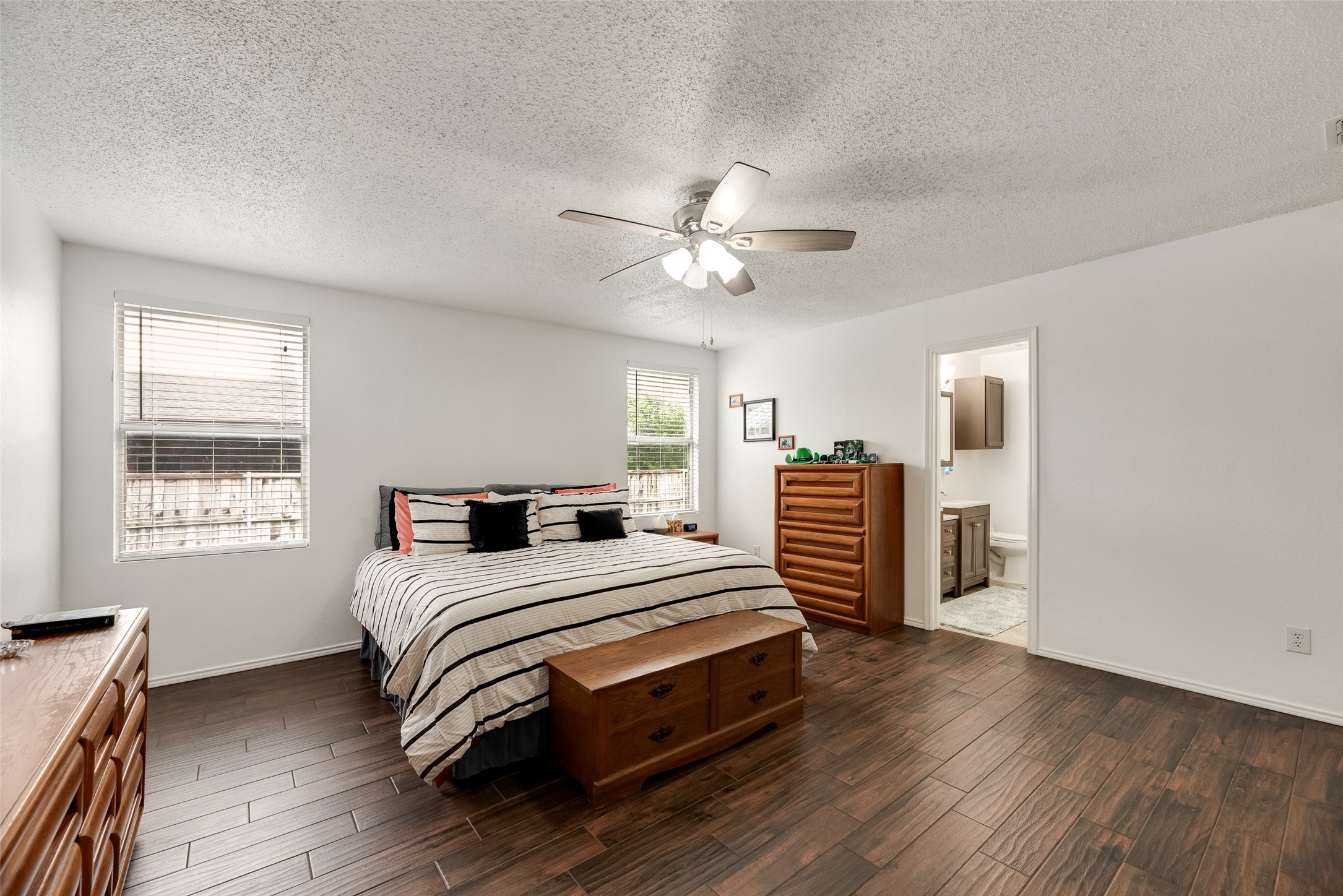 5600 Camarillo Drive