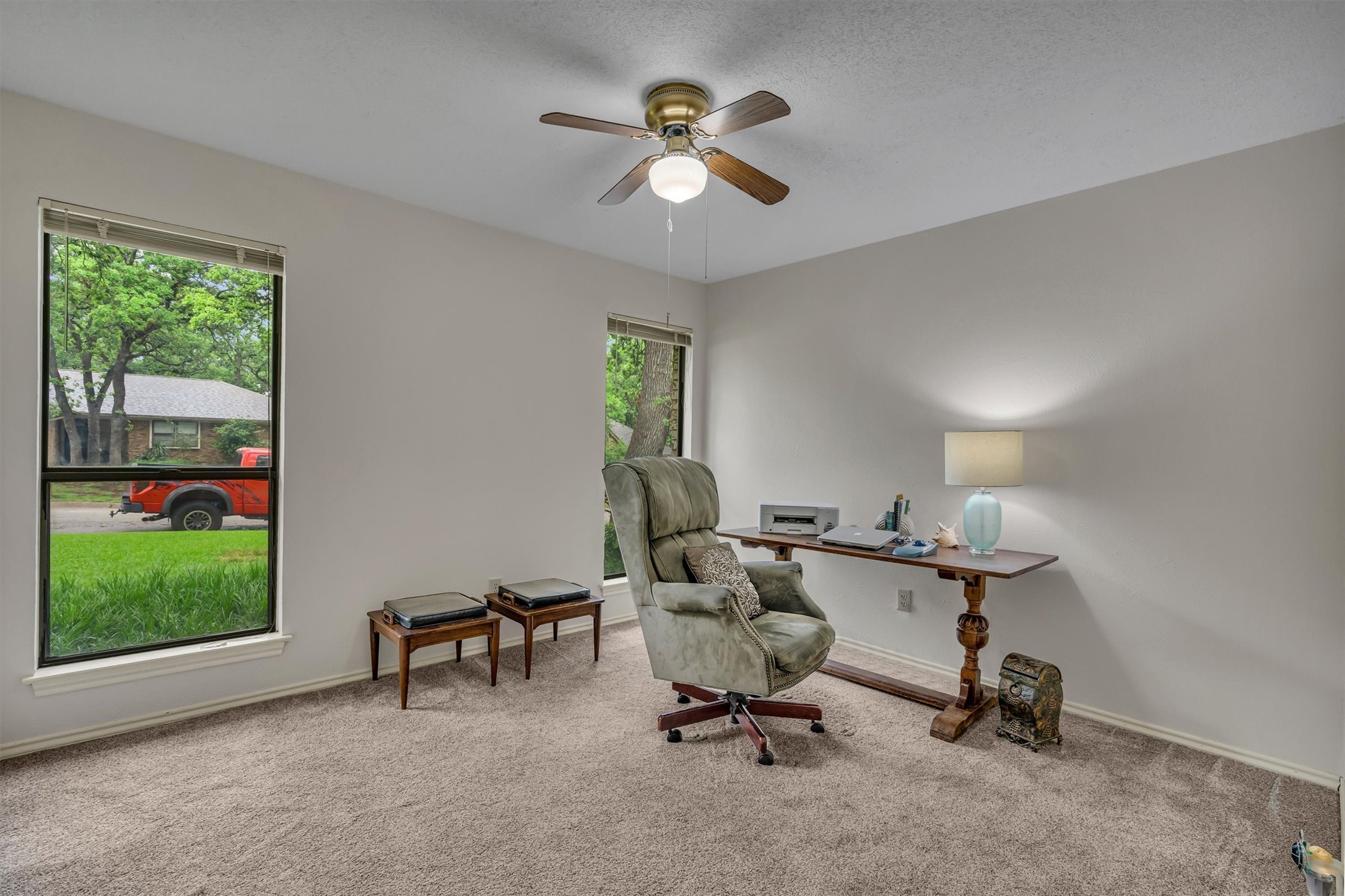 6824 Greenacres Drive